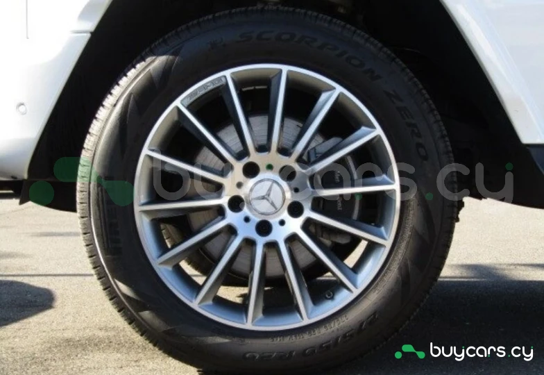 Mercedes G-class Белый