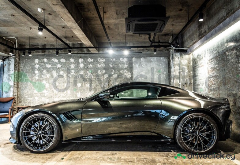 Aston Martin Vantage Зеленый