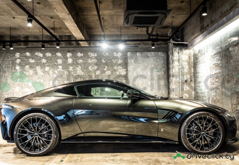 Aston Martin Vantage Зеленый