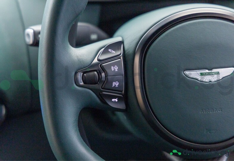 Aston Martin Vantage Зеленый