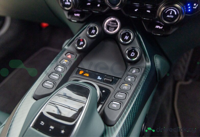 Aston Martin Vantage Зеленый