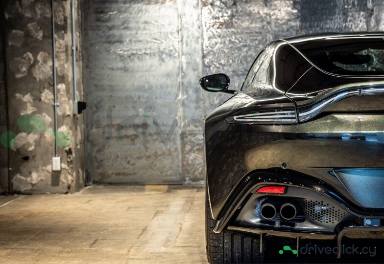 Aston Martin Vantage Зеленый