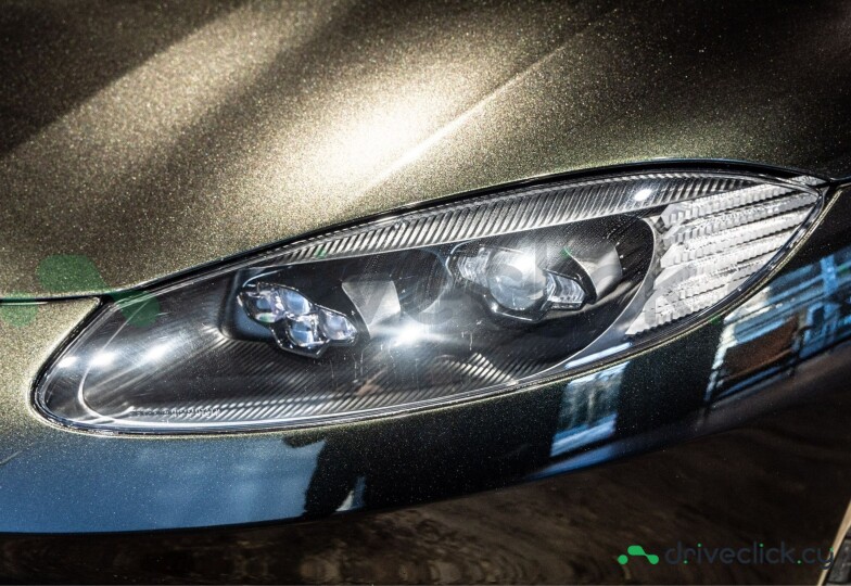 Aston Martin Vantage Зеленый