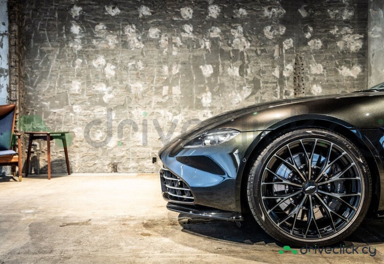 Aston Martin Vantage Зеленый