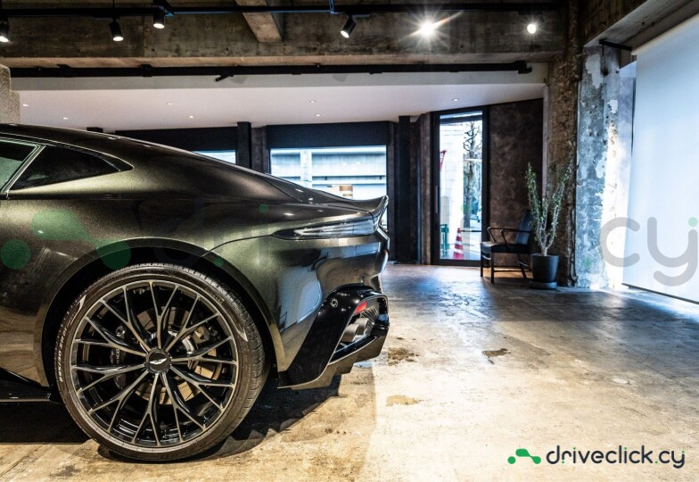 Aston Martin Vantage Зеленый