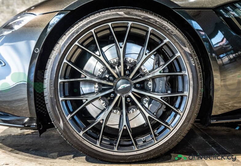 Aston Martin Vantage Зеленый