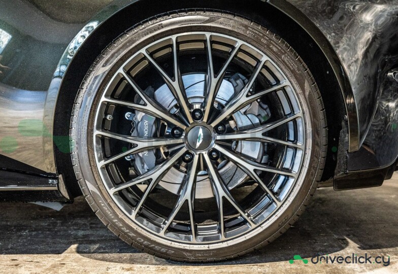 Aston Martin Vantage Зеленый