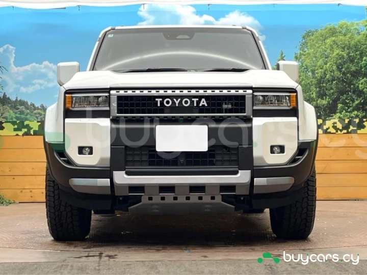 Toyota Land Cruiser 250 Белый