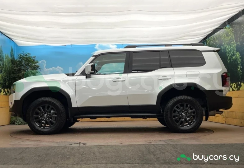 Toyota Land Cruiser 250 Белый