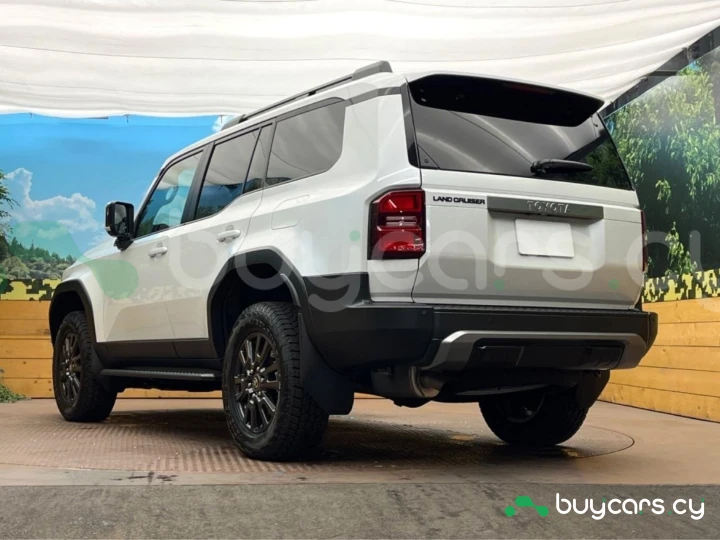 Toyota Land Cruiser 250 Белый