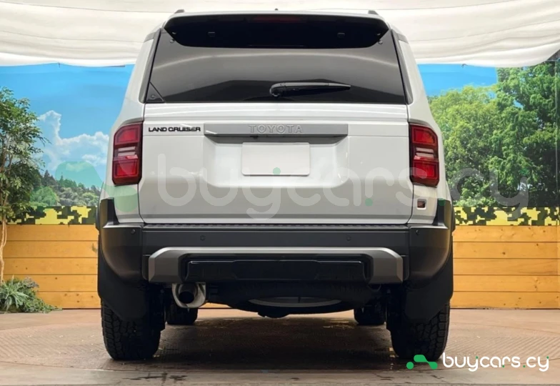 Toyota Land Cruiser 250 Белый