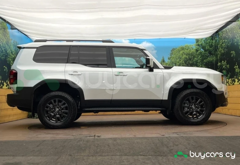 Toyota Land Cruiser 250 Белый