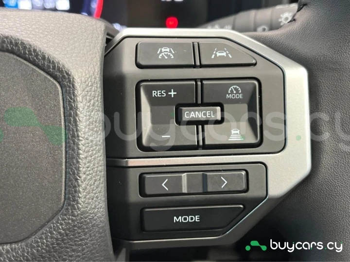 Toyota Land Cruiser 250 Белый