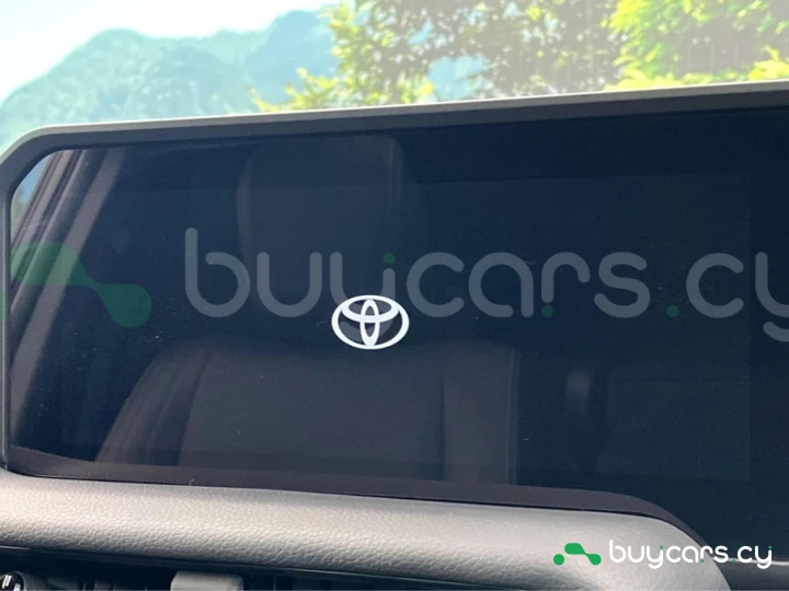 Toyota Land Cruiser 250 Белый