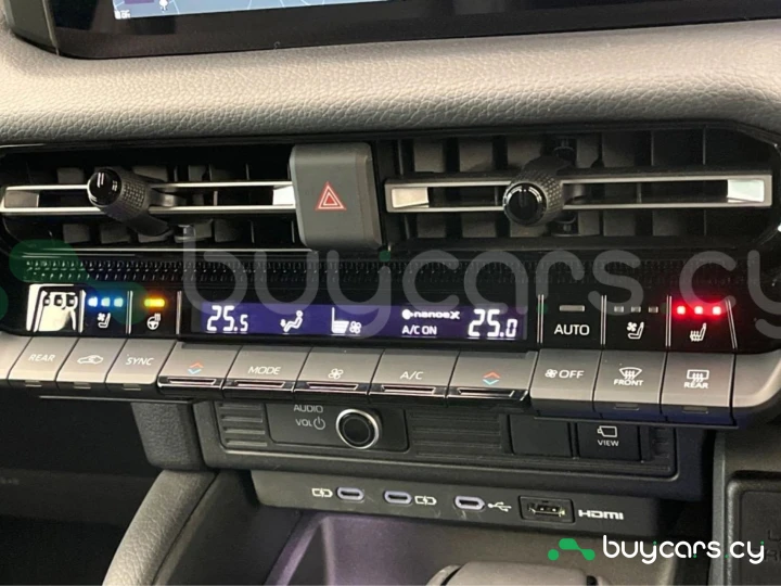 Toyota Land Cruiser 250 Белый