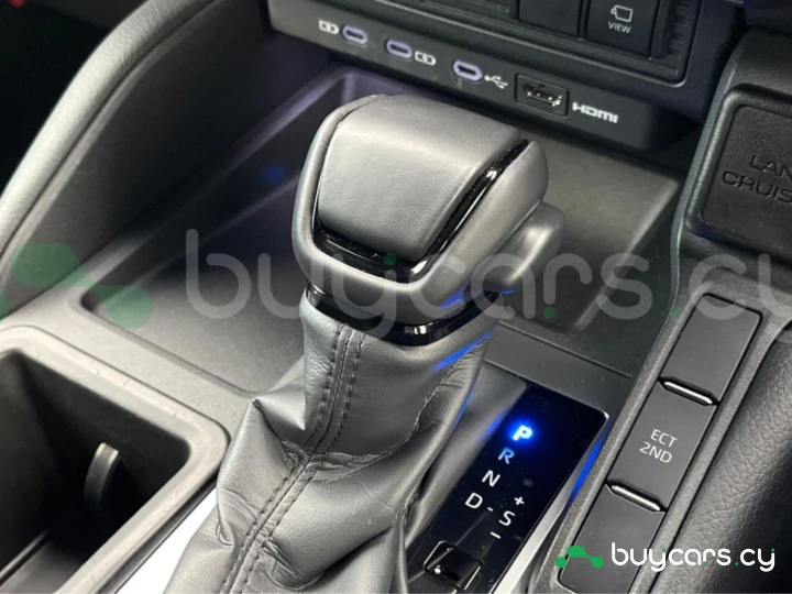 Toyota Land Cruiser 250 Белый