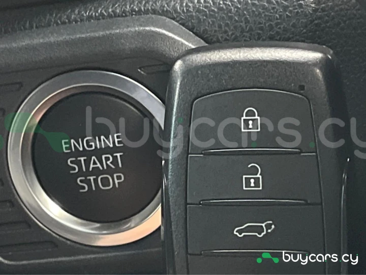 Toyota Land Cruiser 250 Белый