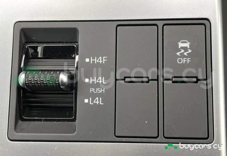 Toyota Land Cruiser 250 Белый