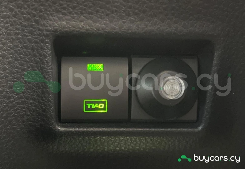 Toyota Land Cruiser 250 Белый