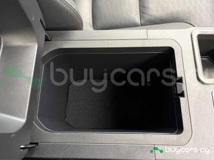 Toyota Land Cruiser 250 Белый