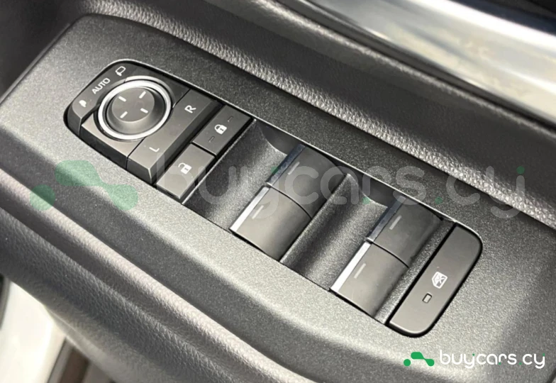 Toyota Land Cruiser 250 Белый