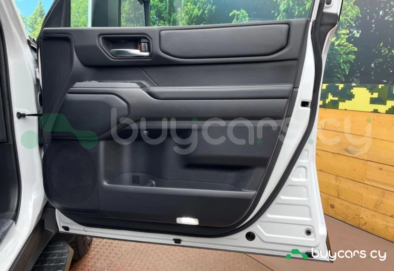 Toyota Land Cruiser 250 Белый