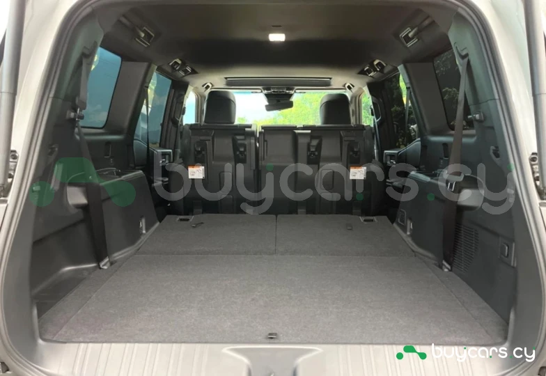 Toyota Land Cruiser 250 Белый