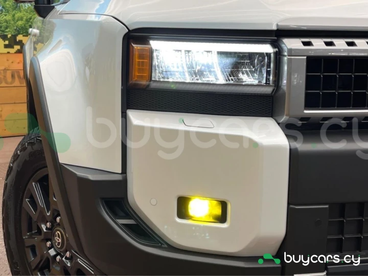 Toyota Land Cruiser 250 Белый