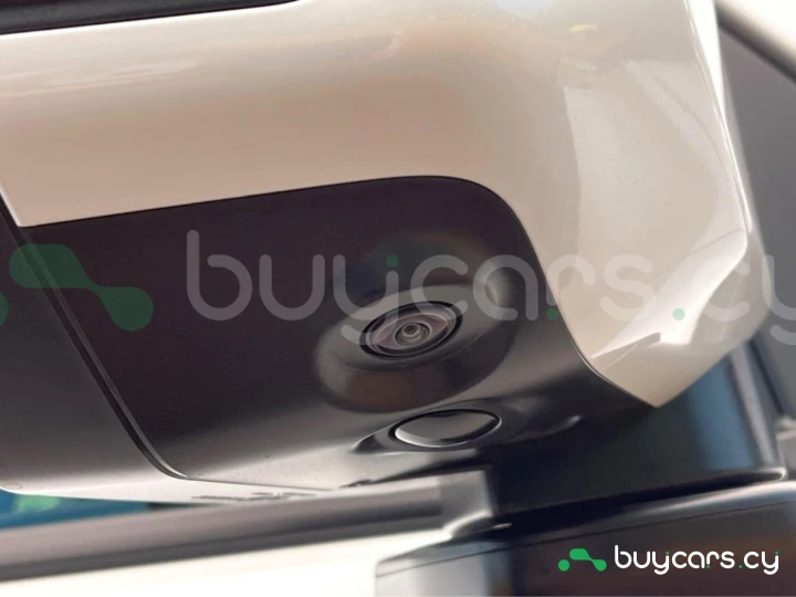 Toyota Land Cruiser 250 Белый