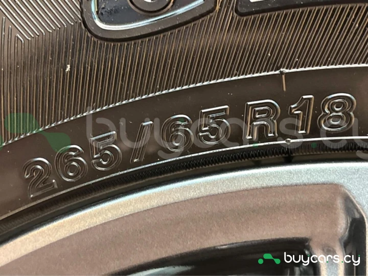 Toyota Land Cruiser 250 Белый