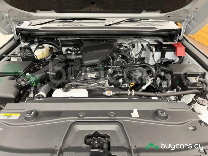 Toyota Land Cruiser 250 Белый