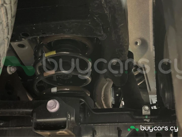 Toyota Land Cruiser 250 Белый