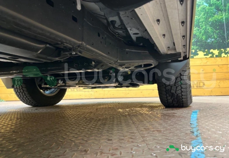 Toyota Land Cruiser 250 Белый