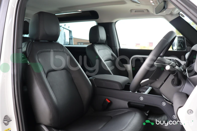 Land Rover Defender Белый