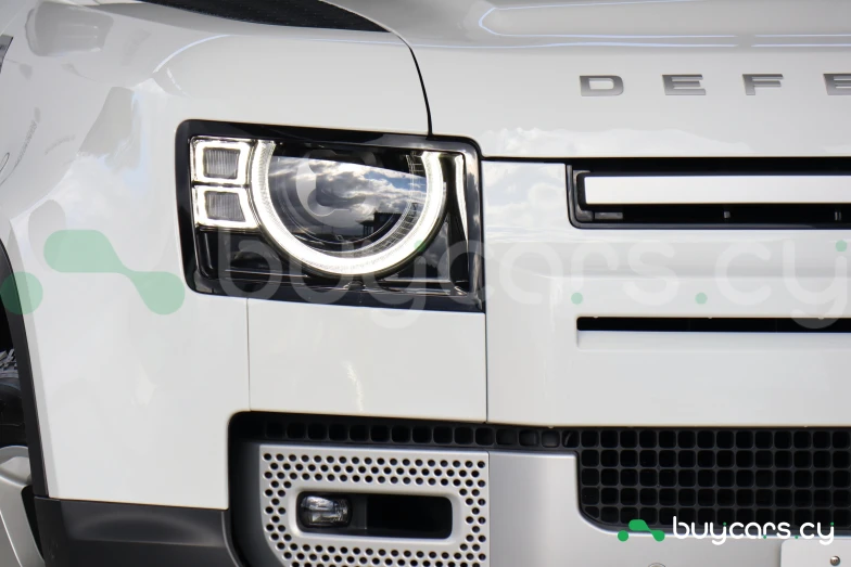 Land Rover Defender Белый