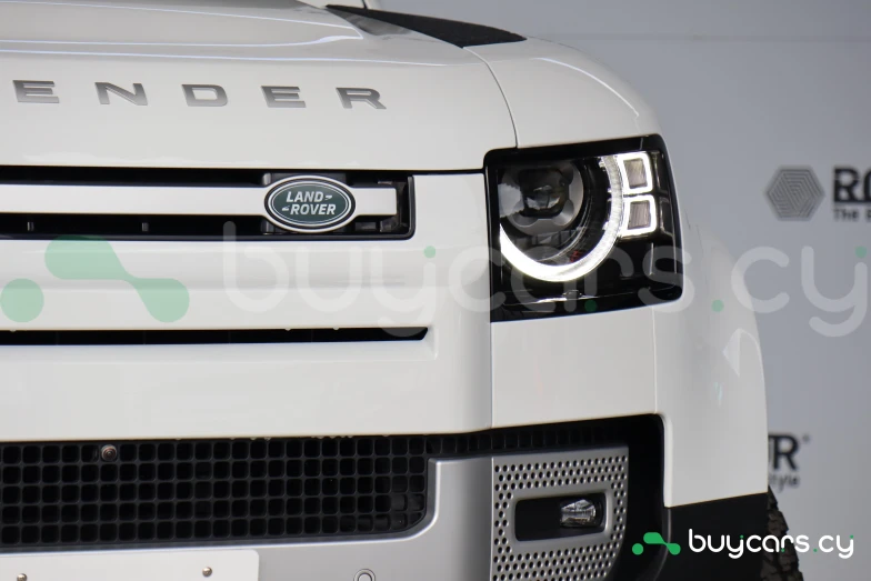 Land Rover Defender Белый