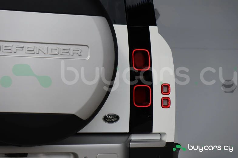 Land Rover Defender Белый