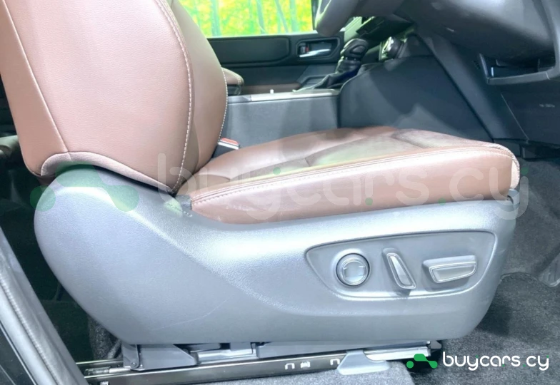 Toyota Land Cruiser Черный