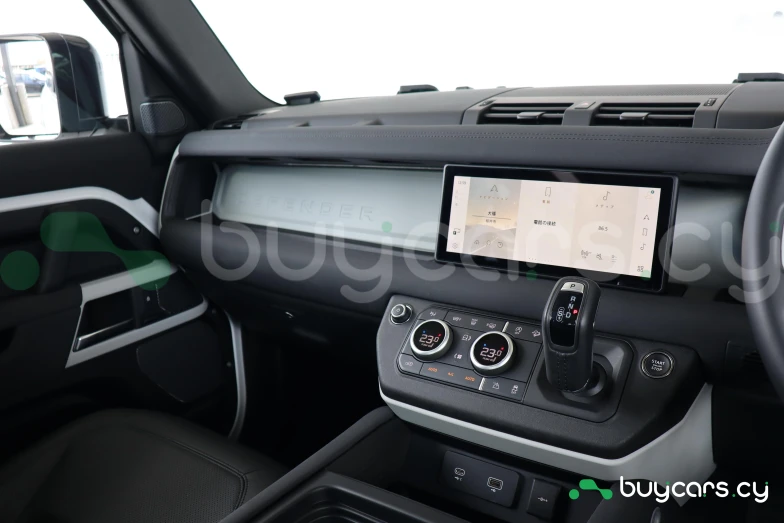 Land Rover Defender Белый