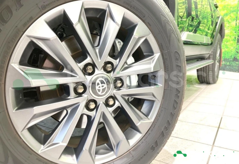 Toyota Land Cruiser Черный