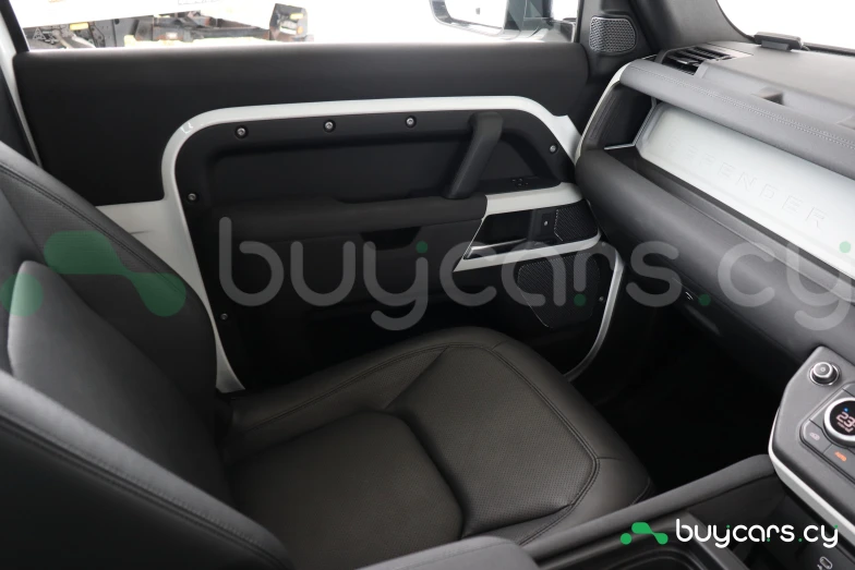 Land Rover Defender Белый