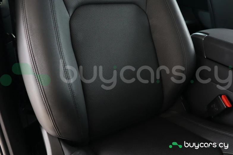 Land Rover Defender Белый