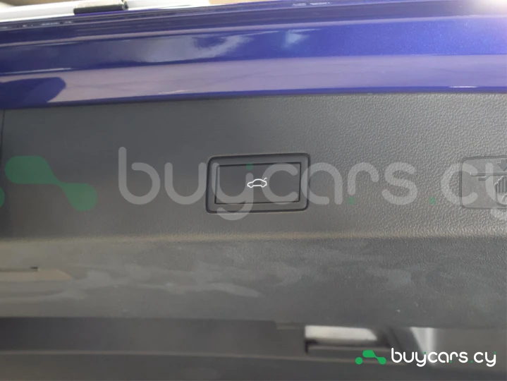 Volkswagen Golf Blue