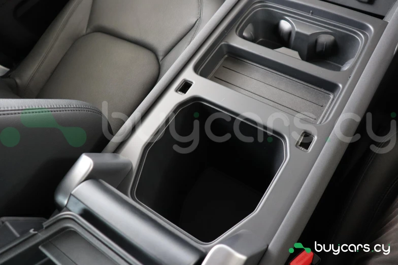 Land Rover Defender Белый