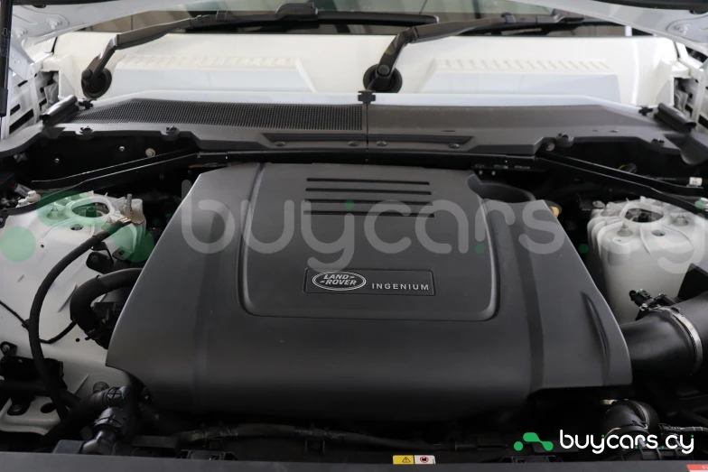 Land Rover Defender Белый