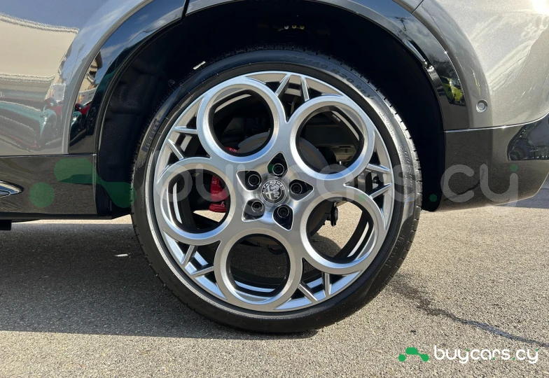 Alfa Romeo Tonale Black