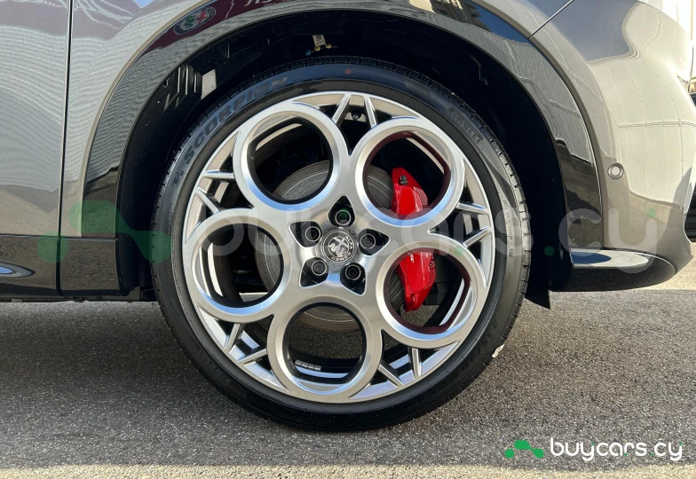 Alfa Romeo Tonale Black