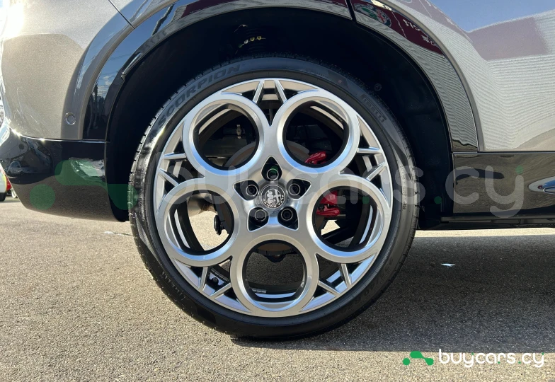 Alfa Romeo Tonale Black