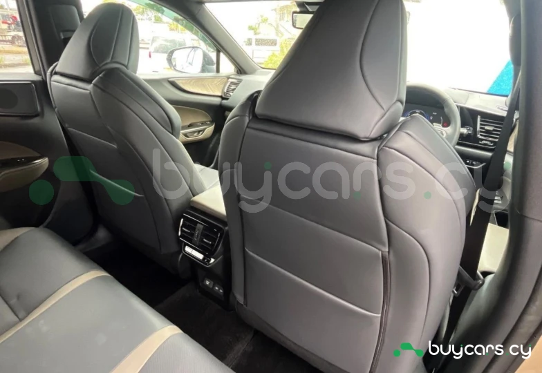 Lexus NX Бежевый