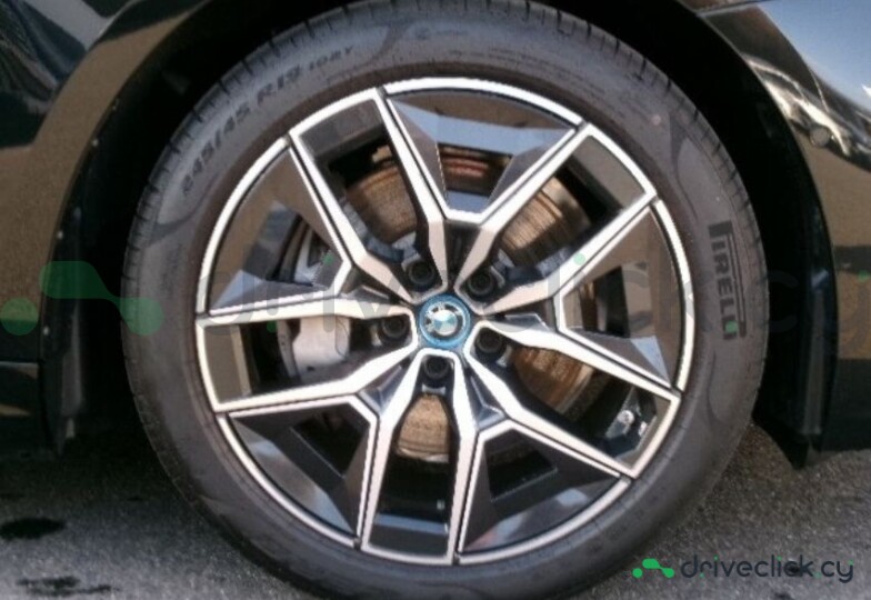 BMW i5 Black